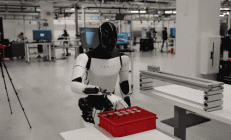 特斯拉机器人进厂打工，马斯克：手的自由度今年将达到22个！